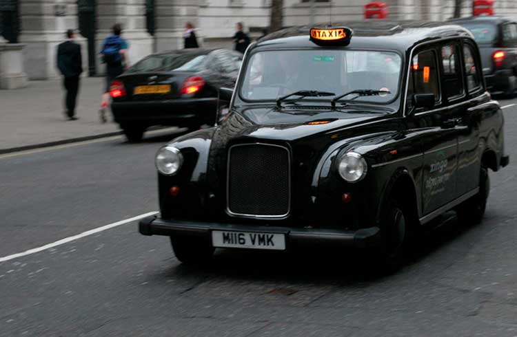 Conheça o motorista de táxi de Londres que vende Bitcoin aos passageiros