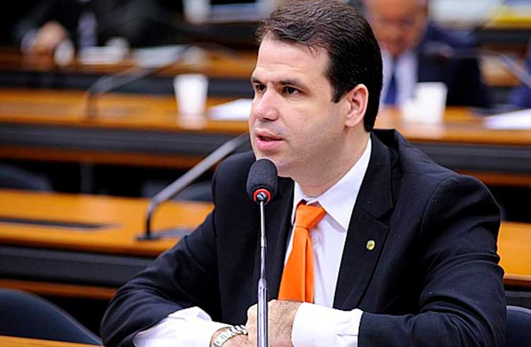 Deputado Aureo Ribeiro quer que a Receita Federal explique IN volta ao mercado de criptoativos