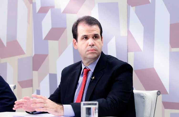 Facebook pode ser convidado a falar sobre a Libra no Congresso brasileiro