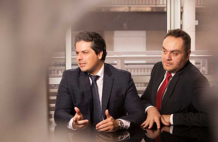 Revista Caras lança banco digital com blockchain no Brasil