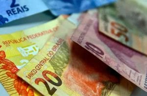Lei no Brasil pode ser primeiro passo para fim do dinheiro em espécie