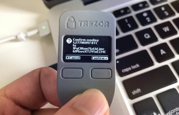 Carteira em hardware da fabricante Trezor Carteira em hardware da fabricante Trezor