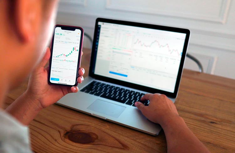 Analista prevê próximos preços de Cardano, XRP e Dogecoin